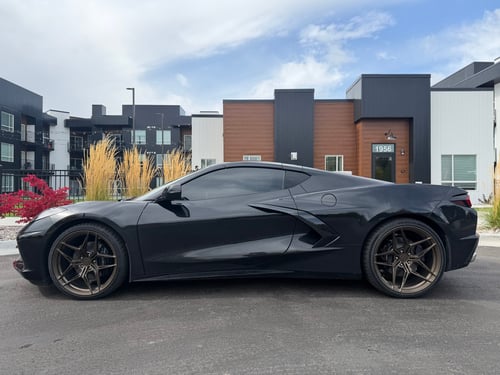 Staggered Set 20/21 inch Variant Zeno in Gloss Bronze on a 2026 Chevrolet Corvette Z51 C8
