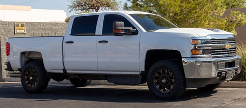 18 inch XD Series XD829 Hoss II Satin Black Machined w/ Dark Tint on a 2018 Chevrolet Silverado 2500/3500