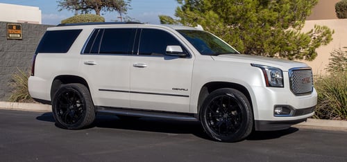 22 inch DUB Royalty Gloss Black S208 on a 2017 GMC Yukon Denali