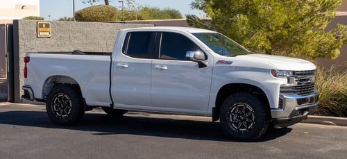 18 inch Moto Metal MO993 Gloss Black Milled on a 2021 Chevrolet Silverado 1500