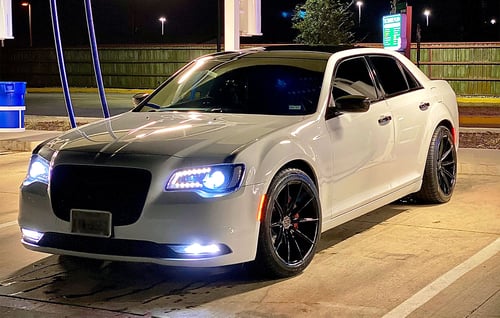 20 inch Blaque Diamond BD-11 Gloss Black on a 2015 Chrysler 300 RWD