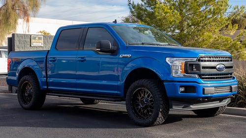 20 inch XD Series XD842 Snare Gloss Black w/ Gray Tint on a 2019 Ford F-150