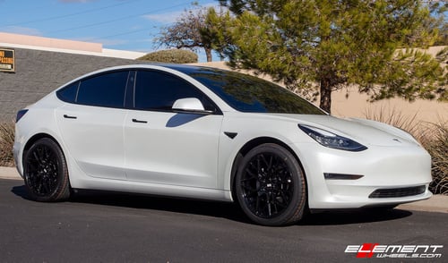 19 inch Variant Radon Gloss Piano Black on a 2019 Tesla Model 3 Non Performance