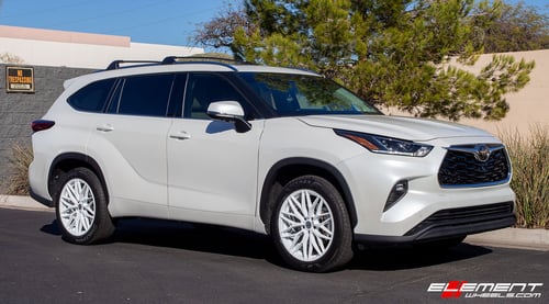 20 inch Versus VS24 Gloss White on a 2020 Toyota Highlander