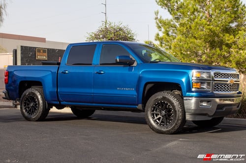 17 inch XD Series XD818 Heist Satin Black on a 2015 Chevrolet Silverado