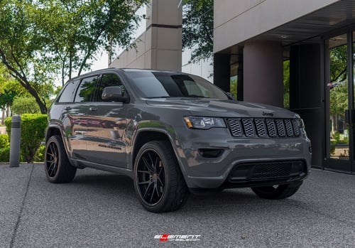 22 inch Ferrada FR2 Matte Black w/ Gloss Black Lip on a 2020 Jeep Grand Cherokee