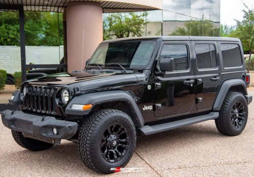 18 inch Fuel Off-Road Vapor All Matte Black D560 on a 2018 Jeep Wrangler JL