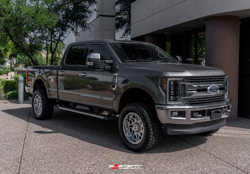 20 inch Hostile H108 Sprocket Armor Plated on a Leveled 2018 Ford F-250