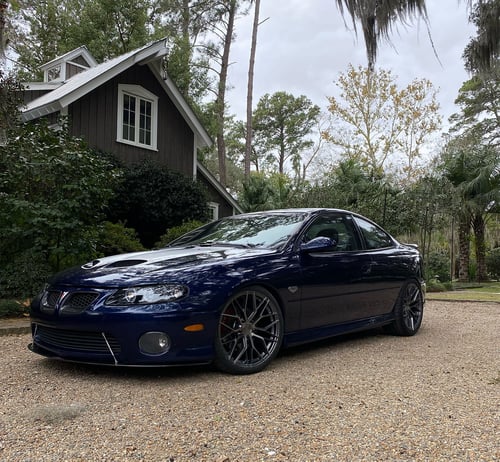 19 inch Staggered Avant Garde M520R Dark Graphite Metallic on a 2005 Pontiac GTO