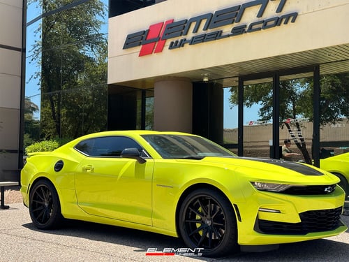 20 inch Staggered Rohana RFC10 Matte Black w/ Gloss Black Lip on a 2020 Chevrolet Camaro
