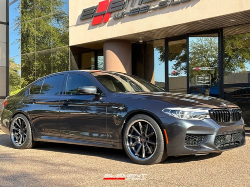 20 inch Staggered Ferrada CM2 Matte Graphite w/ Chrome Lip on a 2018 BMW M5