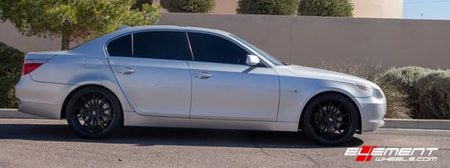 20 Inch Staggered Variant Argon in Gloss Piano Black on a 2004 BMW 525i