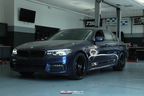 Staggered 20 Inch HRE FF15 in Tarmac on 2019 BMW 540I