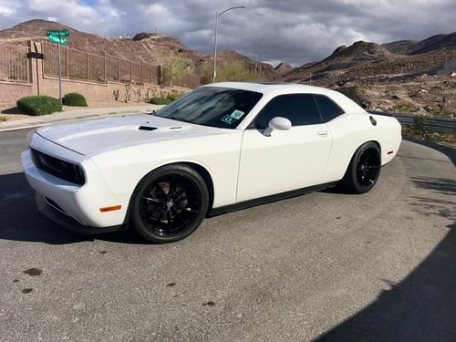 20 inch Staggered Brada CX1 Gloss Black on a 2012 Dodge Challenger SRT