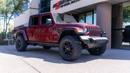 18 Inch Fuel Off Road Vapor D560 in Matte Black on a 2022 Jeep Gladiator Sport S Mojave