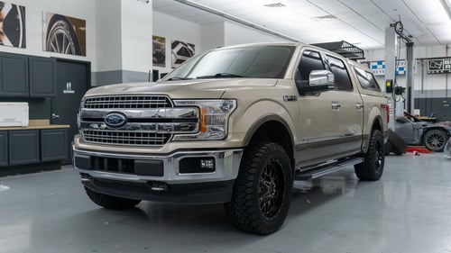18 Inch XD Series XD842 Snare in Gloss Black w/ Gray Tint on a 2018 Ford F-150