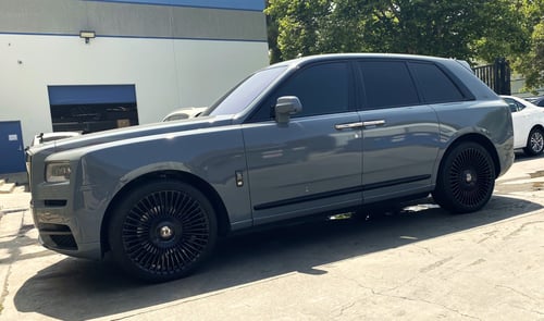 24 Inch Dolce Trento Gloss Black on a Rolls-Royce Cullinan