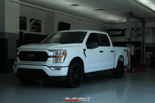 22 Inch Niche Altair in Satin Black w/ Gloss Black Lip on 2021 Ford F-150