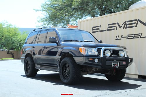 18 Inch Fuel Off-Road Sledge D596 in Matte Black on 2000 Toyota Landcruiser