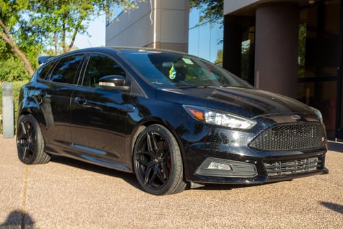 19 Inch Variant Xenon in Satin Black on a 2016 Ford Focus ST