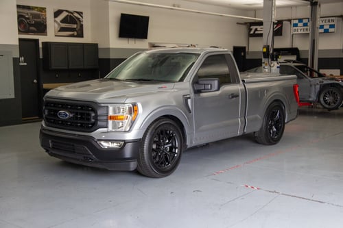 20 Inch Niche Vice in Gloss Black M231 on a 2022 Ford F-150