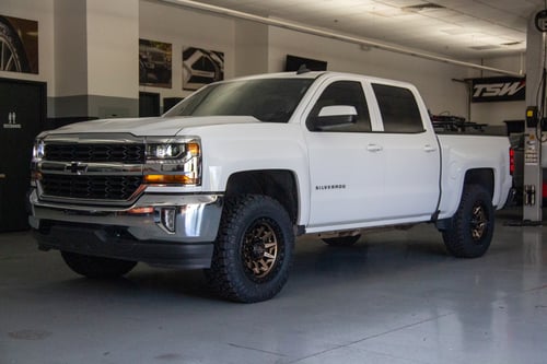 18 Inch Fuel Covert in Bronze w/ Black Lip D696 on a 2018 Chevrolet Silverado 1500