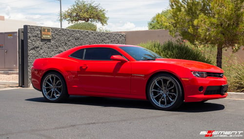 Staggered 22 Inch American Racing AR932 Splitter in Graphite on a 2015 Chevrolet Camaro LT