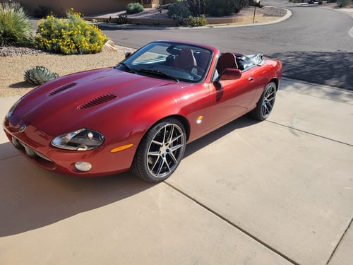 Staggered 20 inch ACE Alloy AFF02 Gloss Mica Grey Machined on a 2004 Jaguar XKR