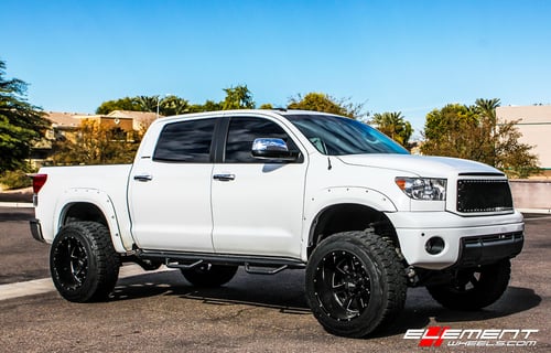 22 inch Moto Metal M0962 Gloss Black on 2013 Toyota Tundra Lifted