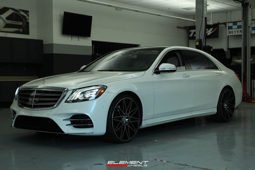 Staggered 22 Inch AXE 1AV ZX4 in Gloss Black Machined Face on 2019 Mercedes Benz S560