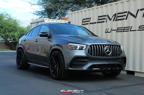 Staggered 22 Inch Savini SV-F6 in Gloss Black on 2022 Mercedes GLE63