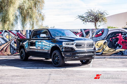 22 inch Fuel Off-Road Sledge Matte Black w/ Gloss Black Lip on 2019 Ram 1500