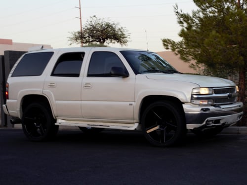 24 Inch DUB Baller Gloss Black S216 on a 2002 Chevrolet Tahoe