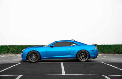 Staggered 20 Inch Avant Garde M520R in Gloss Graphite on a 2019 Chevrolet Camaro ZL1