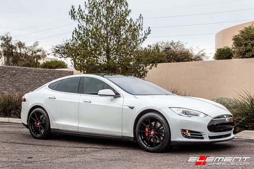 20 inch Variant Argon Gloss Piano Black w/ Red Cap on 2015 Tesla Model S P85D