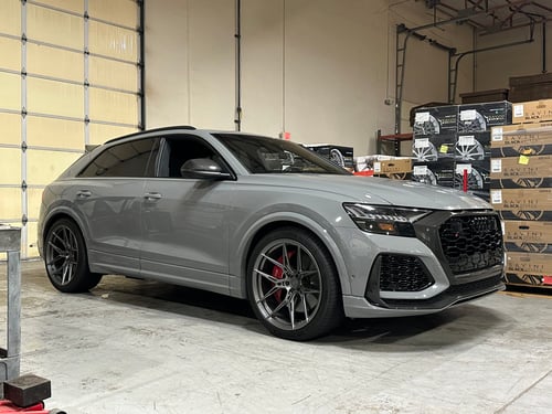 23x10.5 Variant Nysa in Satin Gunmetal on 2023 Audi RSQ8
