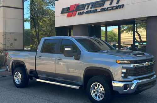 18 inch Method Race MR301 Machined w/ Clear Coat on a 2024 Chevrolet Silverado 2500