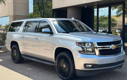 24 inch Giovanna Tulum Gloss Black on a 2019 Chevrolet Suburban
