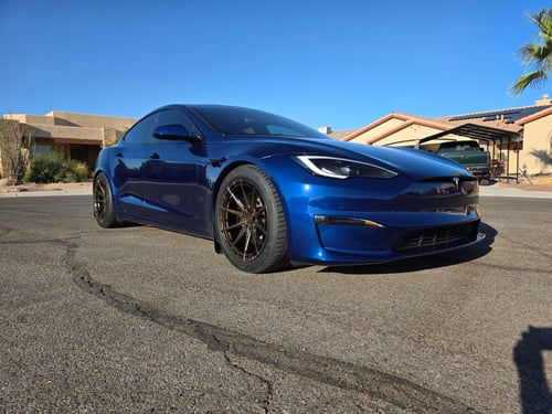 20 inch Variant Aure in Gloss Bronze on a 2022 Tesla Model S Plaid