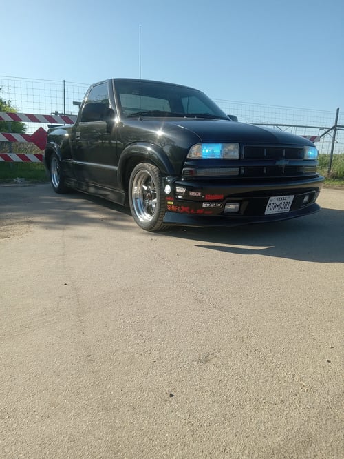 17 inch Weld Performance Ventura S104 Gloss Black Milled Machined on a 2001 Chevrolet S-10 2WD