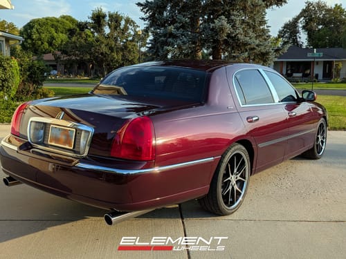 2003 Lincoln Town Car