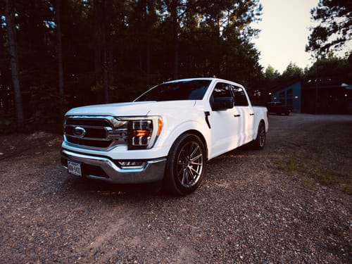 22x9.5 Vossen HFX-2 Hyper Gunmetal (Hybrid Forged) on 2021-2025 Ford F-150