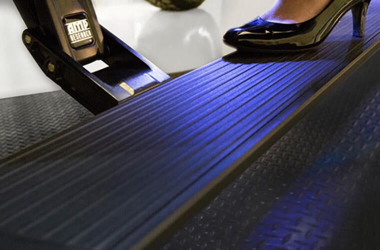 amp research 2007-2014 chevy silverado 2500/3500 extended/crew powerstep - black 75126-01a