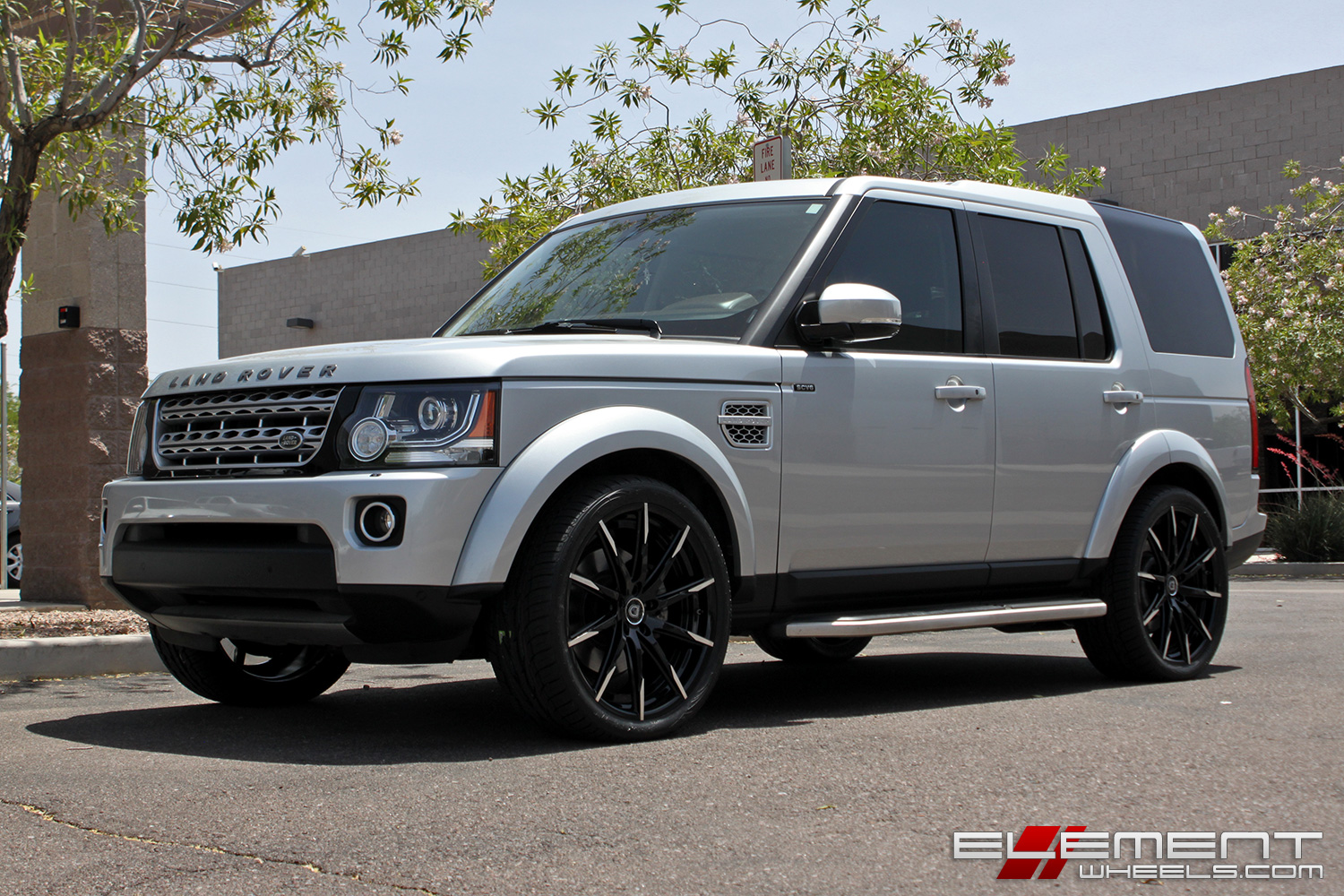 22x9 Lexani CSS-15 Gloss Black w/ Machined tips on a 2015 Land Rover LR4 w/ Specs