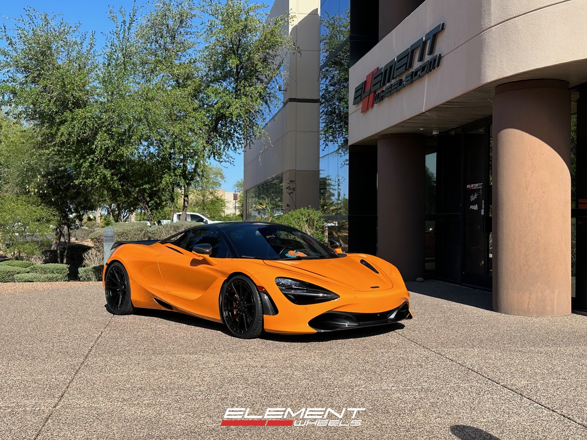 20/21 Double Staggered Variant Aure Satin Black on a 2021 McLaren 720s