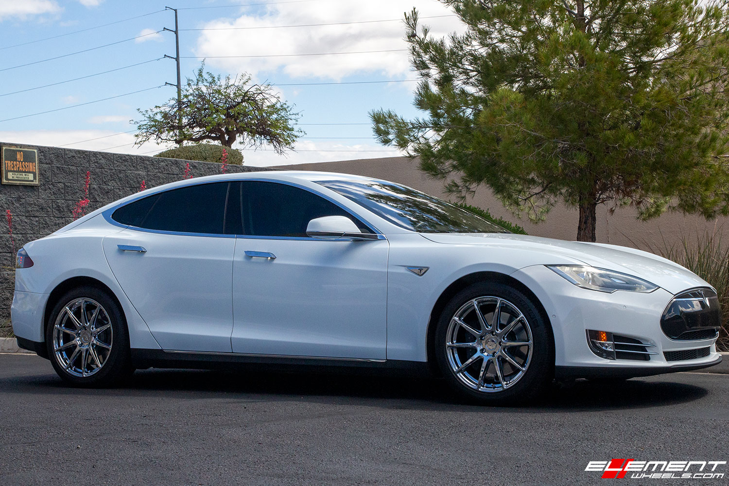 19 inch Niche Essen Chrome M148 on a 2015 Tesla Model S 2WD