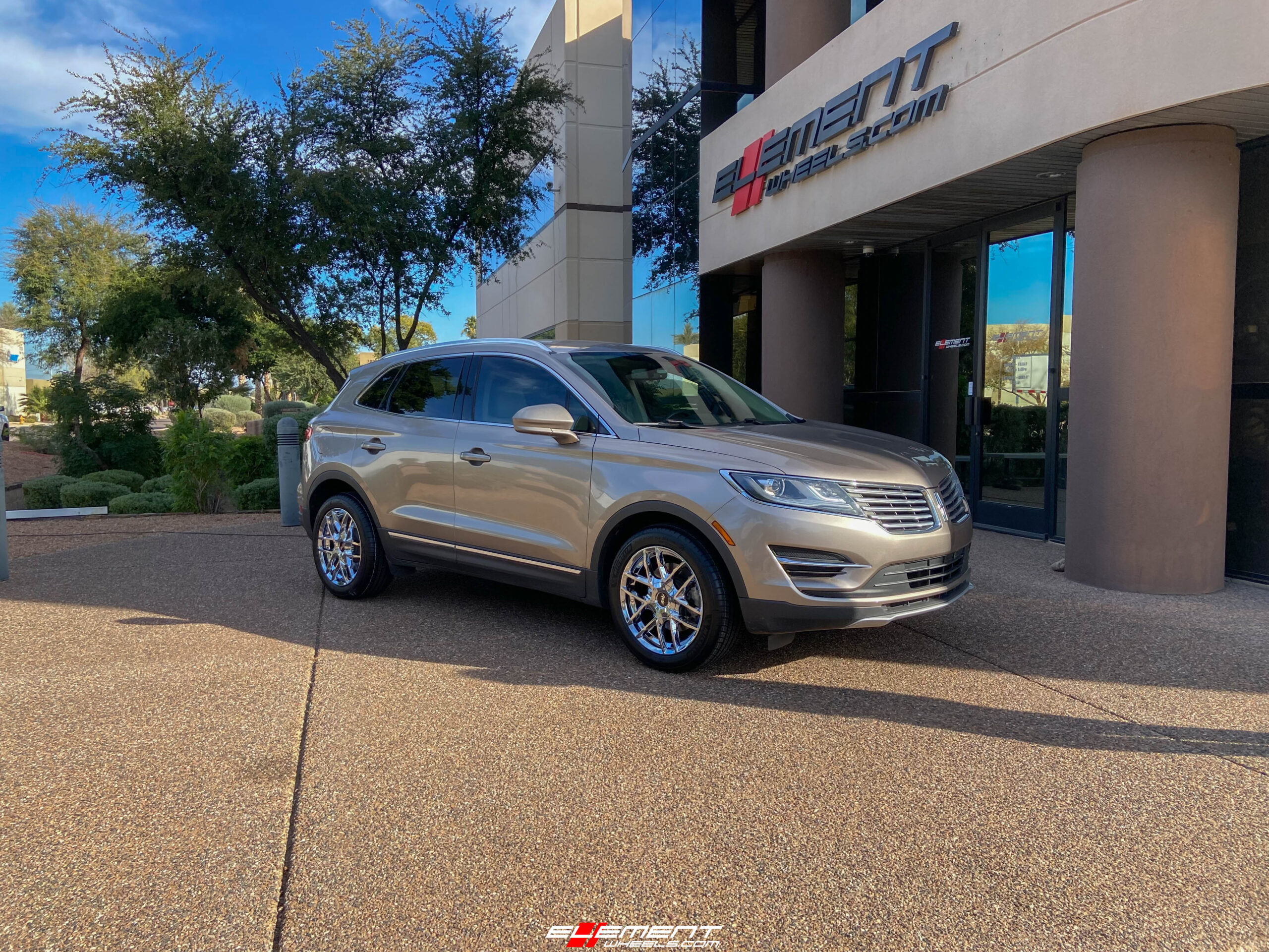 19 Inch MKW Avenue in Chrome on a 2018 Lincoln MKC