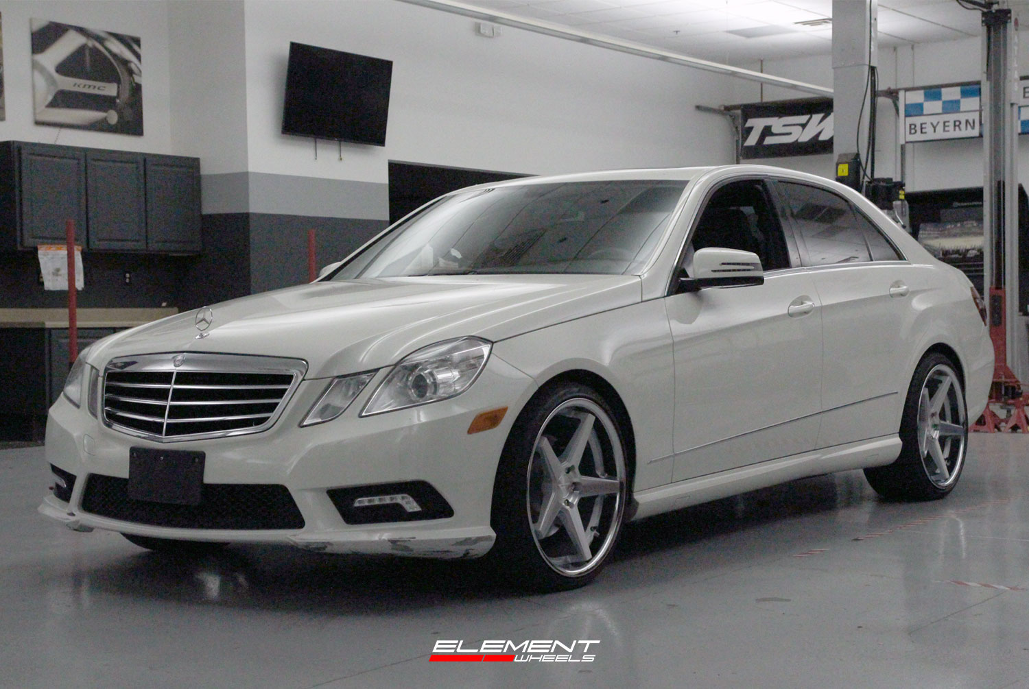 20 inch Staggered Ferrada FR3 Machine Silver w/ Chrome Lip on a 2011 Mercedes Benz E350 Sedan