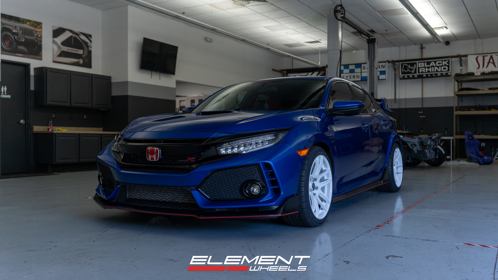 18 Inch ESR CS8 in Gloss White on a 2020 Honda Civic Type R