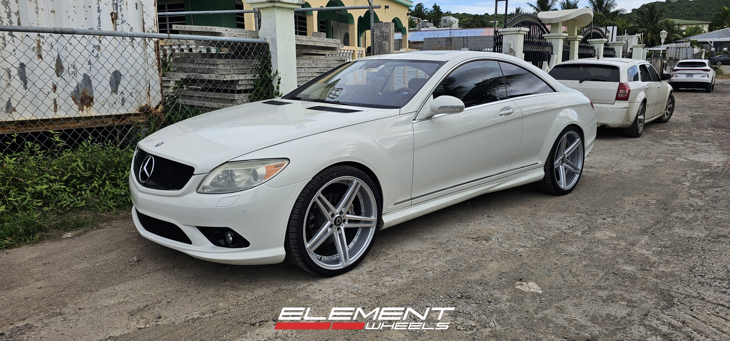 Staggered 22 inch Marquee M5334 Silver Machined on a 2008 Mercedes Benz CL 550